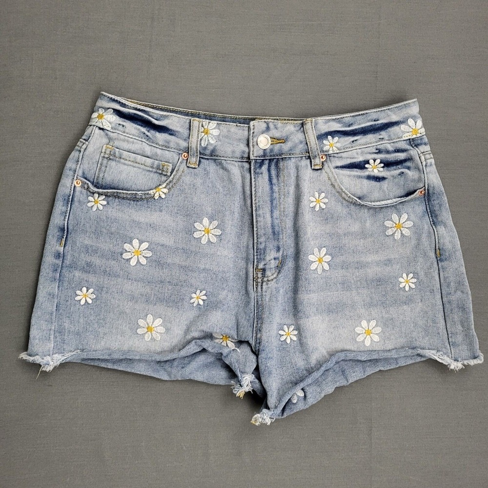 Angel Kiss Women Daisy Embroidered High Rise Cutoff Denim Shorts Light Wash 9/29